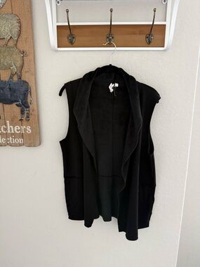 Cable & Gauge Black Draped Open Front Vest